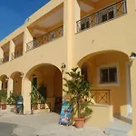 Lemon Grove And Apartmanhotel 2*