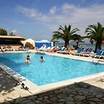 Lemon Grove And Apartmanhotel 2*